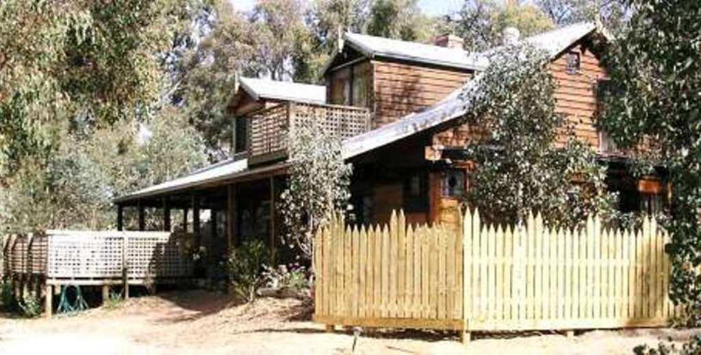 Moonbeam Cottages & Rainbow Cafe Moonambel Bagian luar foto