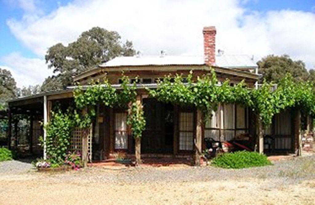 Moonbeam Cottages & Rainbow Cafe Moonambel Bagian luar foto